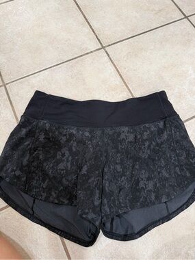 Lululemon Speed Up Mid Rise Short 4”